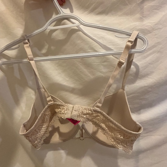 Victoria Secret Bra - Picture 2 of 4